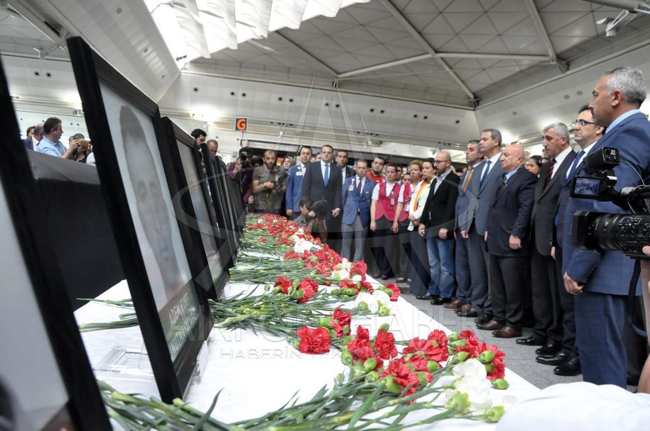 Atatürk Havalimanı çalışanları için tören düzenlendi