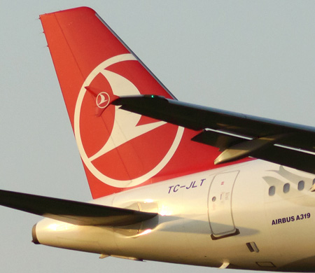 THY'nin İstanbul-Denizli uçağı Antalya'ya indi