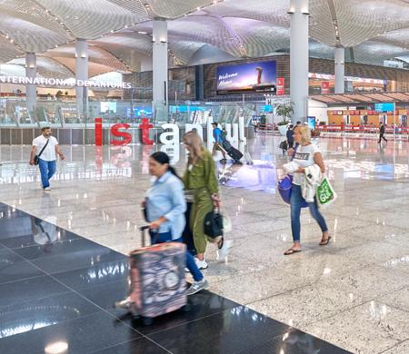 İstanbul Havalimanı Avrupa'nın Zirvesinden İnmiyor