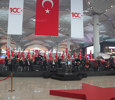 Cumhuriyetin 100. yılı İstanbul Havalimanı'nda renkli etkinliklerle kutlandı