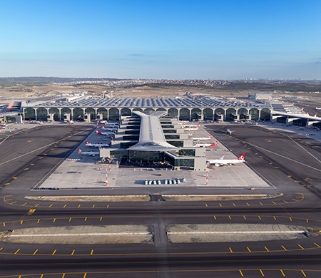 İstanbul Havalimanı zirveyi bırakmıyor