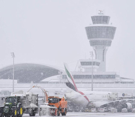 Kar yağışı nedeniyle uçuşlar askıya alındı