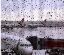 Atatürk Havalimanı'nda uçuşlara yağmur engeli