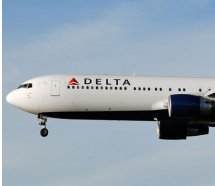 Delta uçağının motoru alev aldı