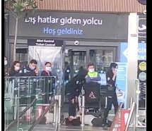 İstanbul Havalimanı'nda bir kişi fenalaştı kapı yolcu alımına kapatıldı