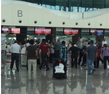 Esenboğa Havalimanı'nda yolcular arasında arbede yaşandı
