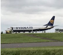 Ryanair'in kalkışta lastiği düştü