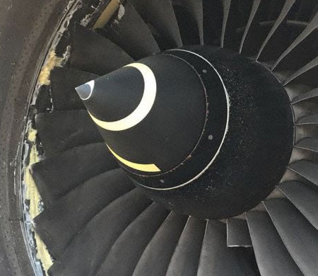 Singapur uçağı havalandıktan sonra motor arızası verdi