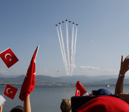 Türk Yıldızları 12 yıl aradan sonra Ordu'da uçacak